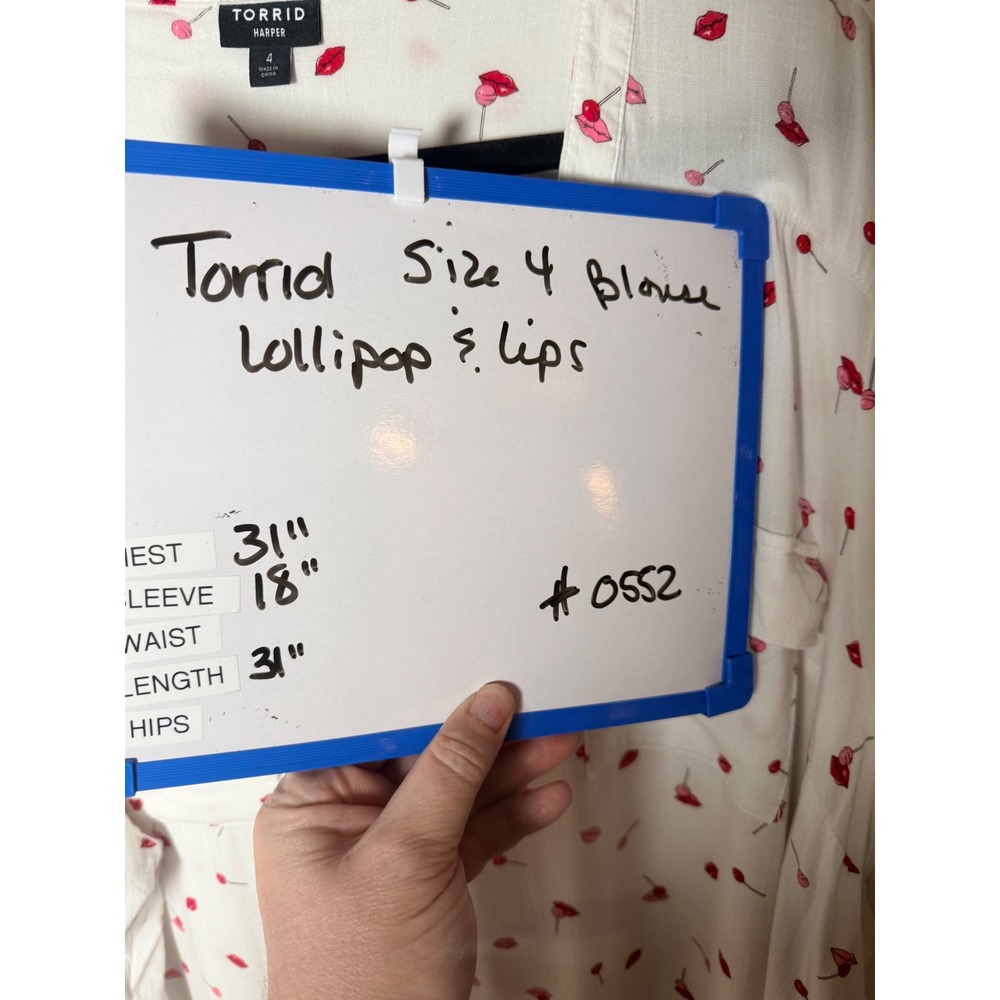 Torrid Harper Blouse Plus Size 4 White Red Lips Lollipops Roll Tab Sleeve Top - Picture 5 of 9